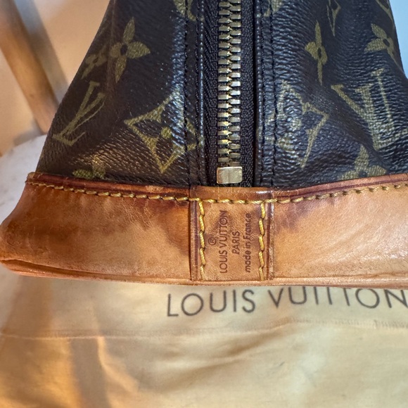 Louis Vuitton Brown Monogram Handbag - Picture 6 of 16